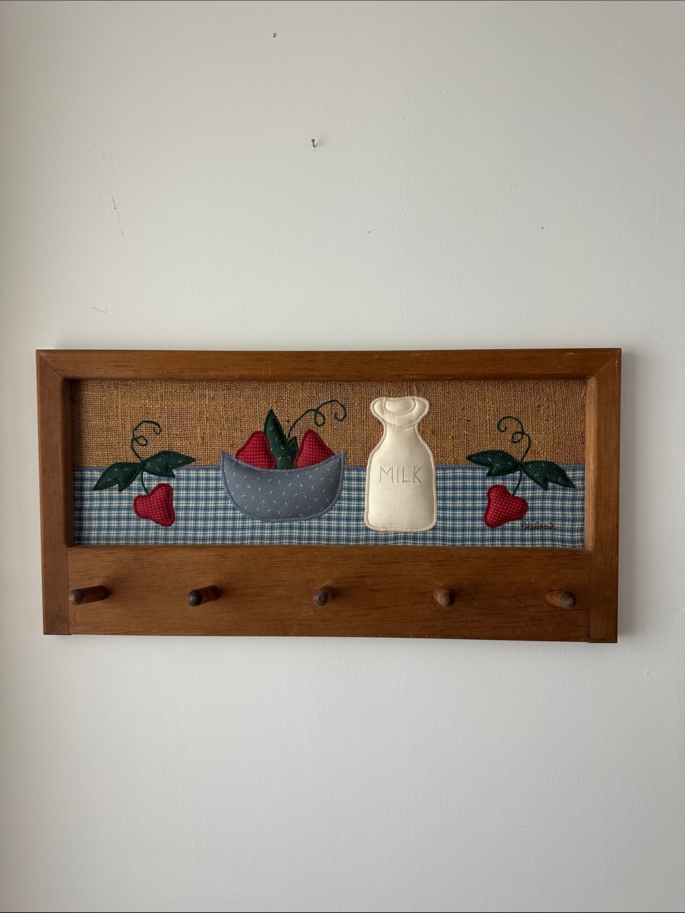 Vintage 80s Valories Folk Art Appliqué Wooden Peg Rack Country Kitchen 2’ x 1’